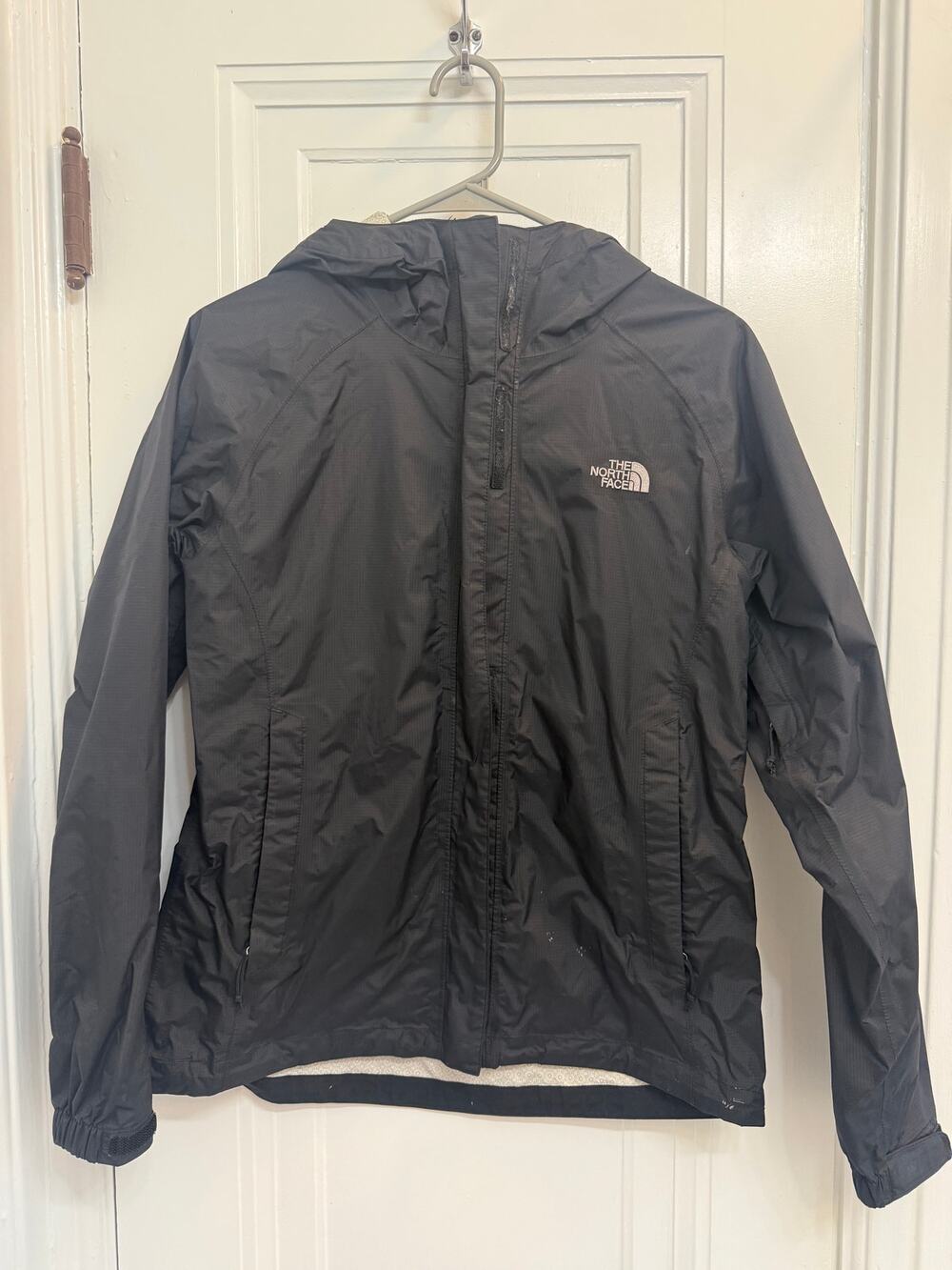 The North Face Women’s Small Black HyVent 2.5L Hooded Waterproof Rain Jacket